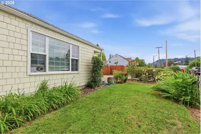583 17th St, Springfield, OR 97477 - Photo 7