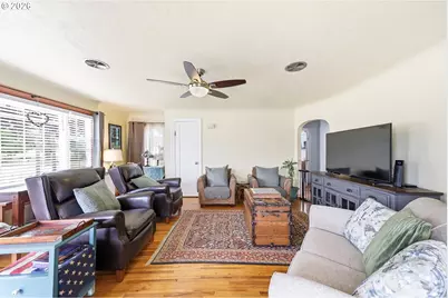 583 17th St, Springfield, OR 97477 - Photo 13