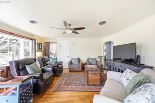 583 17th St, Springfield, OR 97477 - Photo 13