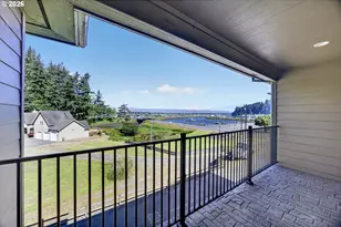 954 Beach Blvd, Winchester Bay, OR 97467 - Photo 11