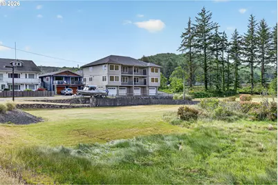 954 Beach Blvd, Winchester Bay, OR 97467 - Photo 3