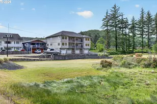 954 Beach Blvd, Winchester Bay, OR 97467 - Photo 3