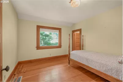 608 Locust St, Oakland, OR 97462 - Photo 21