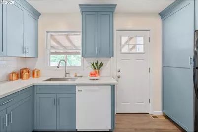 6025 SE Knight St, Portland, OR 97206 - Photo 11