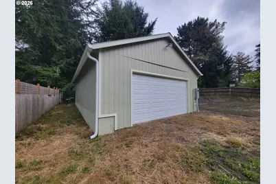 90689 Libby Ln, Coos Bay, OR 97420 - Photo 13