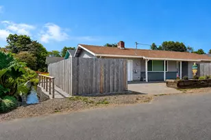 1631 NW 33rd St, Lincoln City, OR 97367 - Photo 3