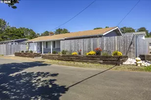 1631 NW 33rd St, Lincoln City, OR 97367 - Photo 5