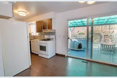 3902 S Myrtle Rd, Myrtle Creek, OR 97457 - Photo 9