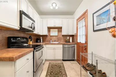 130 SE 31st Ave #2, Portland, OR 97214 - Photo 11