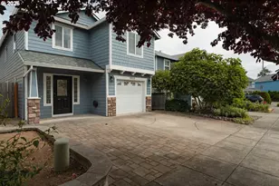 7870 SE Springwater Dr, Portland, OR 97206 - Photo 3
