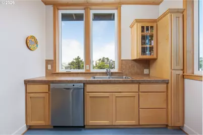 225 NW Brook St #A, Newport, OR 97365 - Photo 9