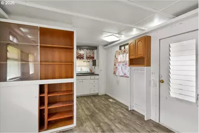 5422 Portland Rd NE #10, Salem, OR 97305 - Photo 11