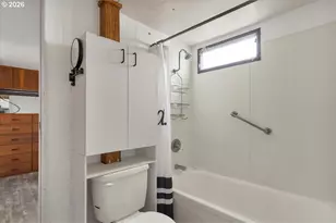 5422 Portland Rd NE, Salem, OR 97305 - Photo 17