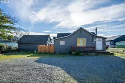 807 Garibaldi Ave, Garibaldi, OR 97118 - Photo 3