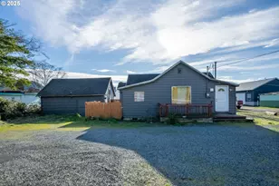 807 Garibaldi Ave, Garibaldi, OR 97118 - Photo 3