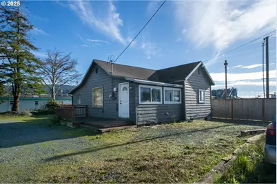 807 Garibaldi Ave, Garibaldi, OR 97118 - Photo 1