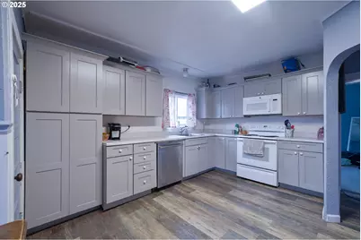 807 Garibaldi Ave, Garibaldi, OR 97118 - Photo 11