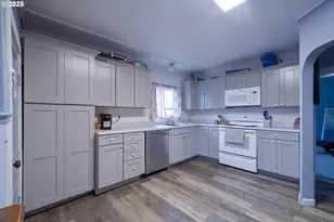 807 Garibaldi Ave, Garibaldi, OR 97118 - Photo 11