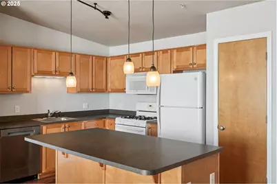 15320 NW Central Dr #317, Portland, OR 97229 - Photo 9