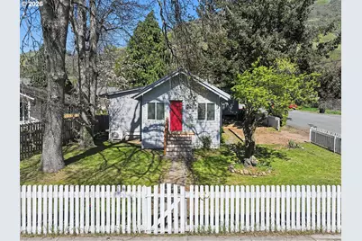 320 E Steuben St, Bingen, WA 98605 - Photo 1