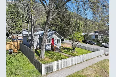 320 E Steuben St, Bingen, WA 98605 - Photo 3