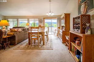 867 N Summerwood St, Roseburg, OR 97471 - Photo 7