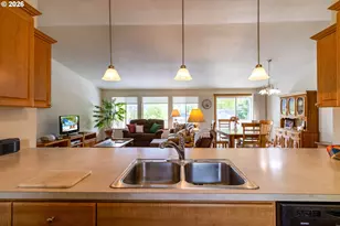 867 N Summerwood St, Roseburg, OR 97471 - Photo 5