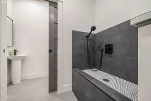 1025 NE 7th Dr, Newport, OR 97365 - Photo 25