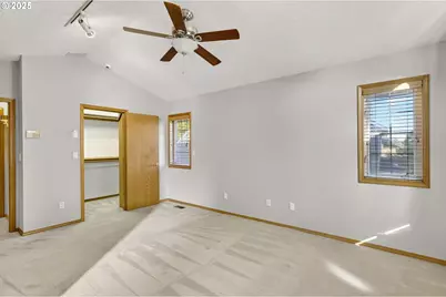 535 NE 24th St, Gresham, OR 97030 - Photo 23