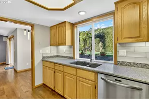 535 NE 24th St, Gresham, OR 97030 - Photo 9