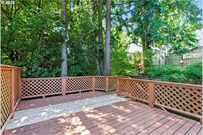 114 S Abernethy St, Portland, OR 97239 - Photo 33