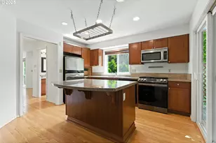 114 S Abernethy St, Portland, OR 97239 - Photo 11