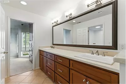 114 S Abernethy St, Portland, OR 97239 - Photo 17