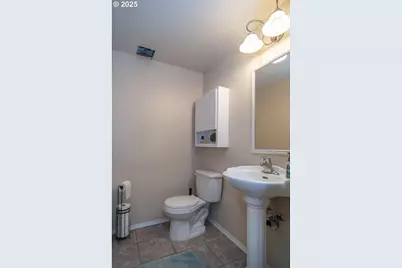 1540 NW Avery St, Roseburg, OR 97471 - Photo 21