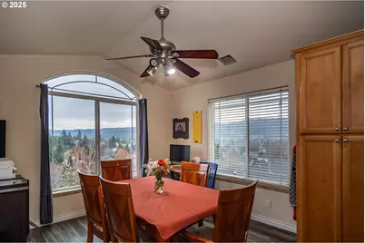 1540 NW Avery St, Roseburg, OR 97471 - Photo 5