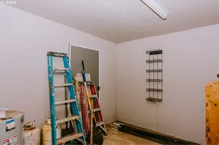 88247 Ellmaker Rd, Veneta, OR 97487 - Photo 9