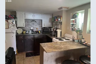 209 E 10th St, The Dalles, OR 97058 - Photo 13