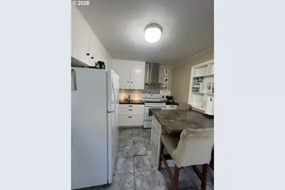 209 E 10th St, The Dalles, OR 97058 - Photo 5