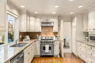 12878 SW Sierra Vista Dr, Lake Oswego, OR 97035 - Photo 15