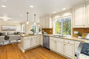 12878 SW Sierra Vista Dr, Lake Oswego, OR 97035 - Photo 11