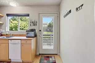 1300 NE 68th Ave, Portland, OR 97213 - Photo 11