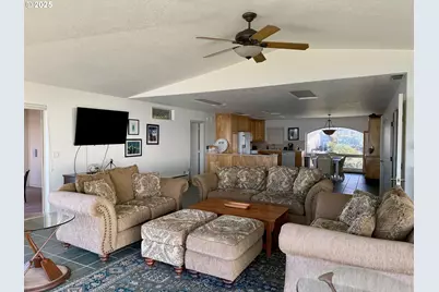 30555 Sandy Dr, Gold Beach, OR 97444 - Photo 15