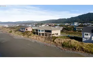 30555 Sandy Dr, Gold Beach, OR 97444 - Photo 43
