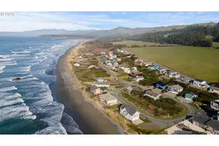 30555 Sandy Dr, Gold Beach, OR 97444 - Photo 5