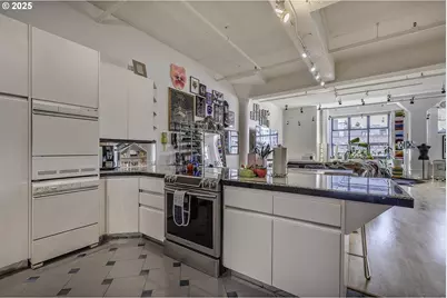 1314 NW Irving St #504, Portland, OR 97209 - Photo 11