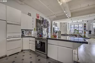 1314 NW Irving St, Portland, OR 97209 - Photo 11