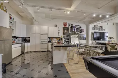 1314 NW Irving St #504, Portland, OR 97209 - Photo 7