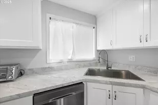 18300 Scott Ct, Gladstone, OR 97027 - Photo 5