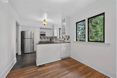 329 SE Gilham Ave, Portland, OR 97215 - Photo 9