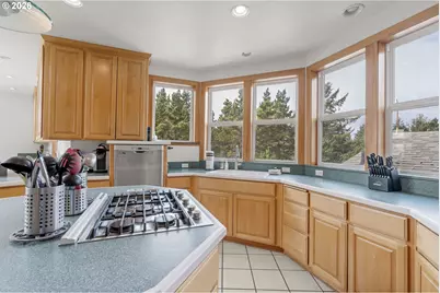 15710 Oceanview Ave, Rockaway Beach, OR 97136 - Photo 11